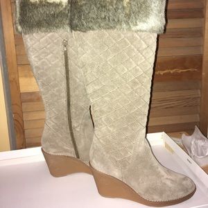 NEW Ann Taylor Loft, 6.5 size wedge suede boot.